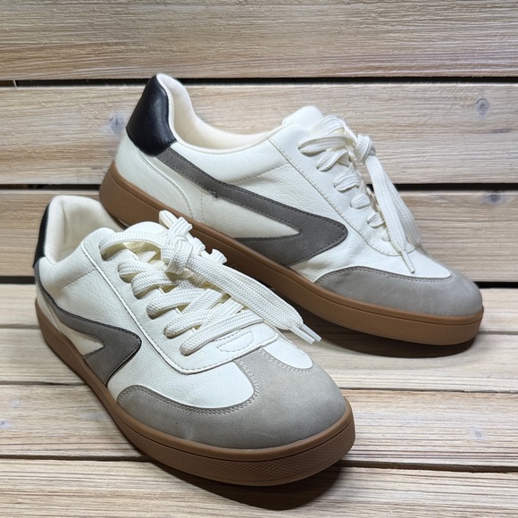 DV by Dolce Vita Shoes - DV by DOLCE VITA Voyage Sneakers Grey Multi Size 9.5